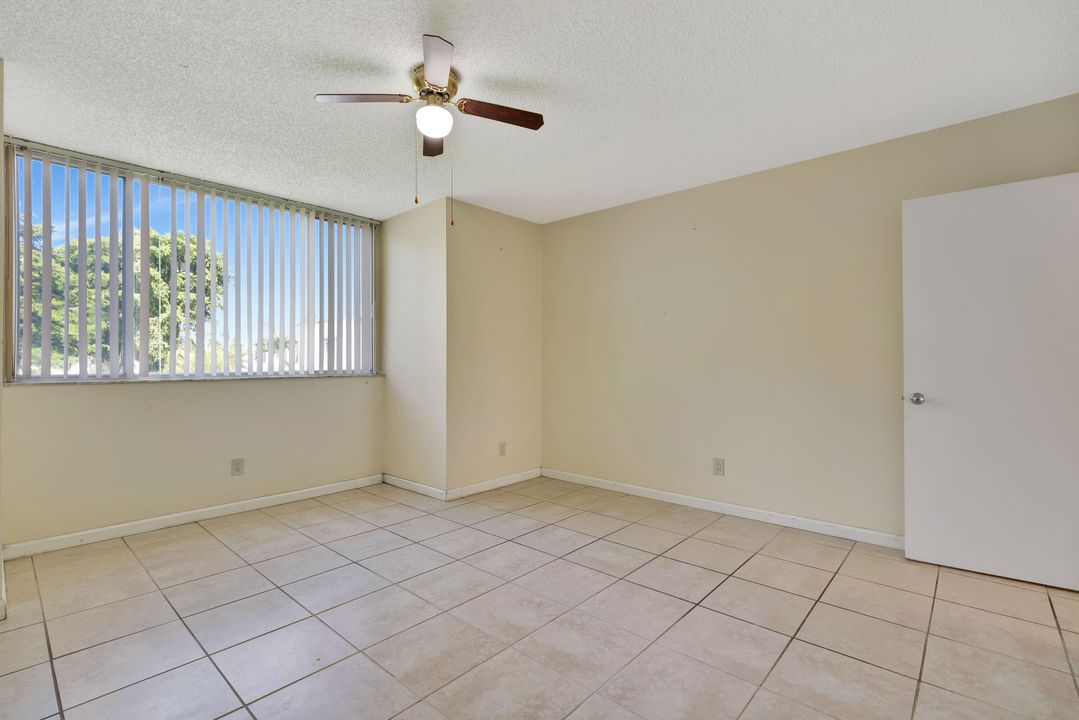 Active With Contract: $265,000 (2 beds, 1 baths, 1277 Square Feet)