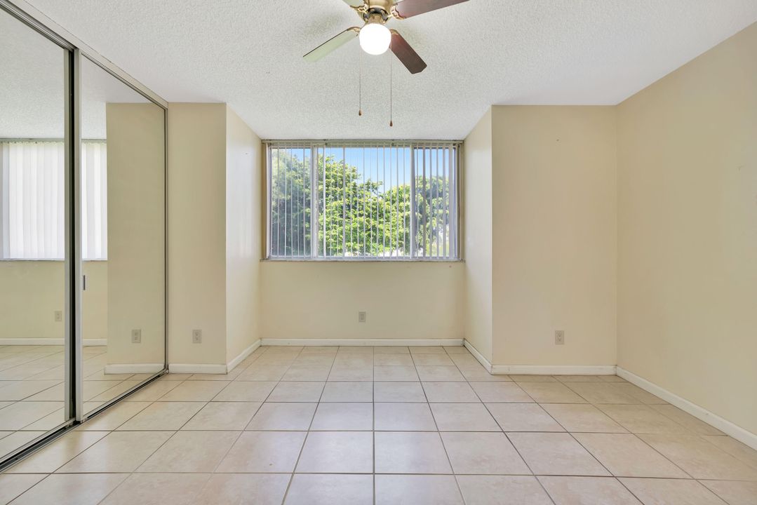 Active With Contract: $265,000 (2 beds, 1 baths, 1277 Square Feet)