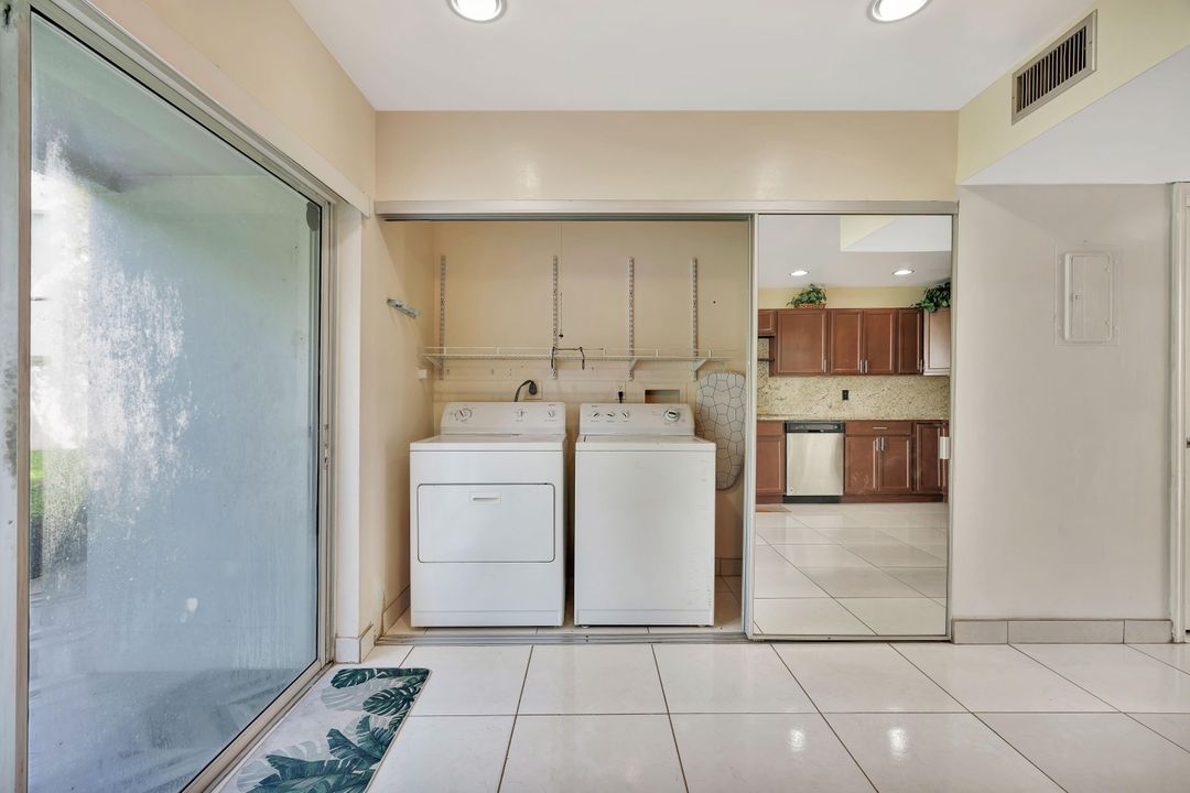 Active With Contract: $265,000 (2 beds, 1 baths, 1277 Square Feet)