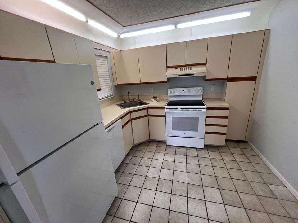 For Rent: $3,000 (3 beds, 2 baths, 1098 Square Feet)