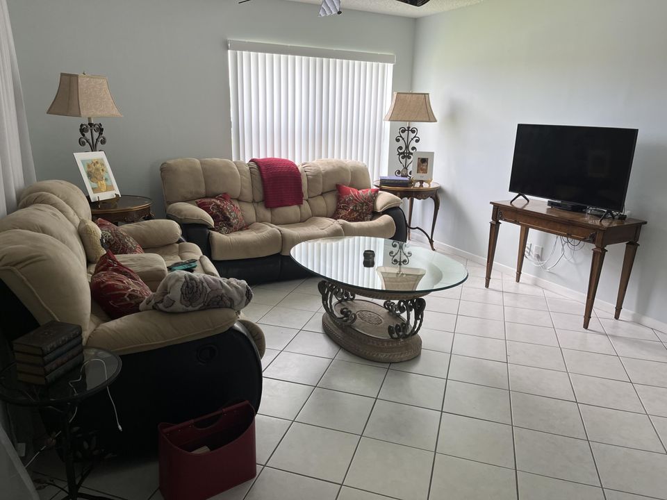 For Rent: $3,000 (3 beds, 2 baths, 1098 Square Feet)