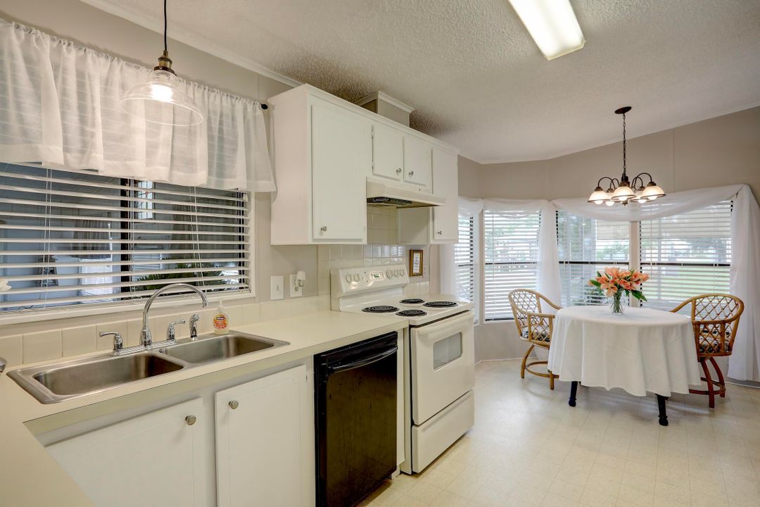 Active With Contract: $155,000 (2 beds, 2 baths, 1102 Square Feet)