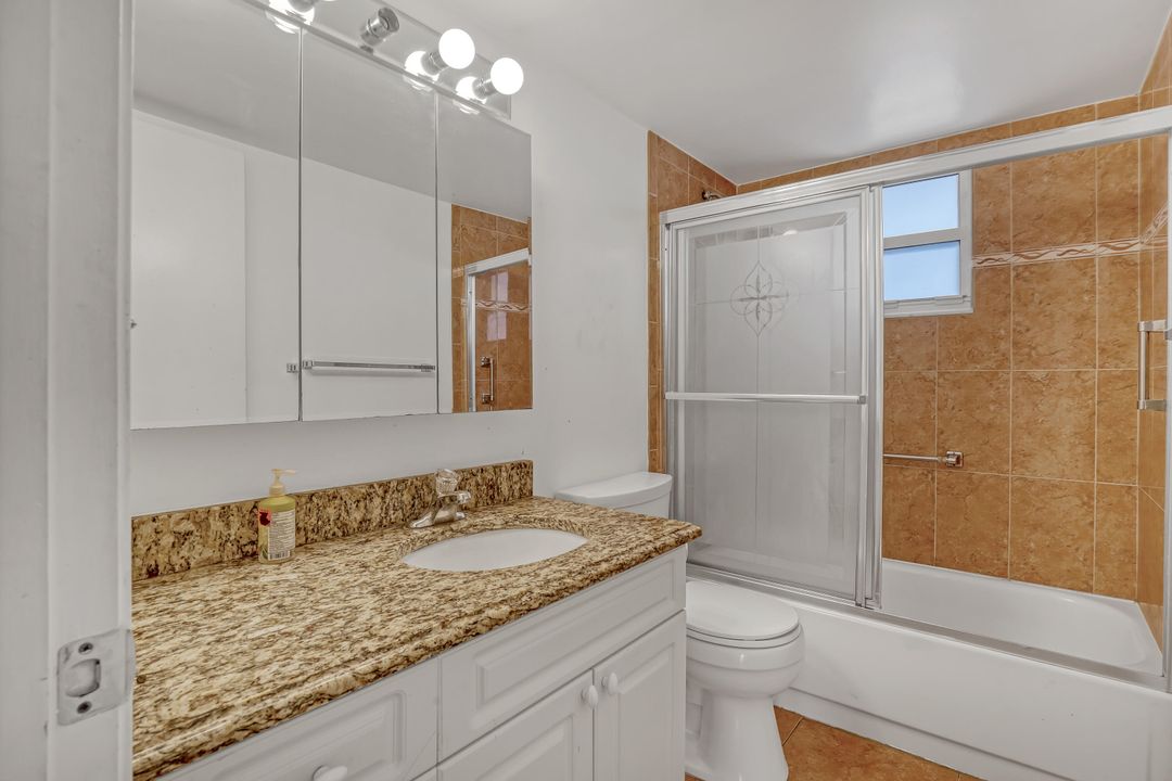 For Sale: $149,000 (2 beds, 2 baths, 894 Square Feet)