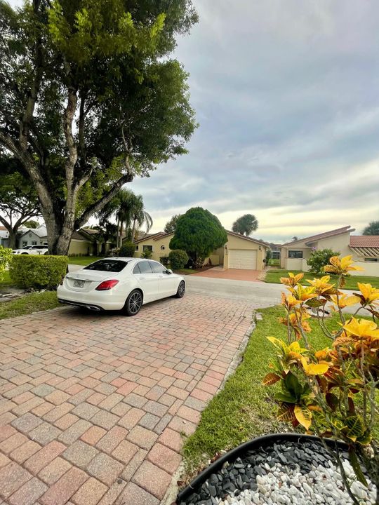 For Sale: $599,000 (3 beds, 2 baths, 1400 Square Feet)