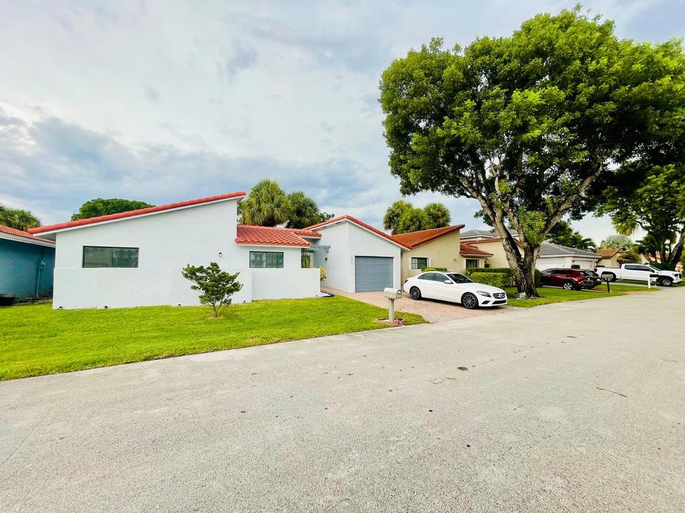 For Sale: $599,000 (3 beds, 2 baths, 1400 Square Feet)