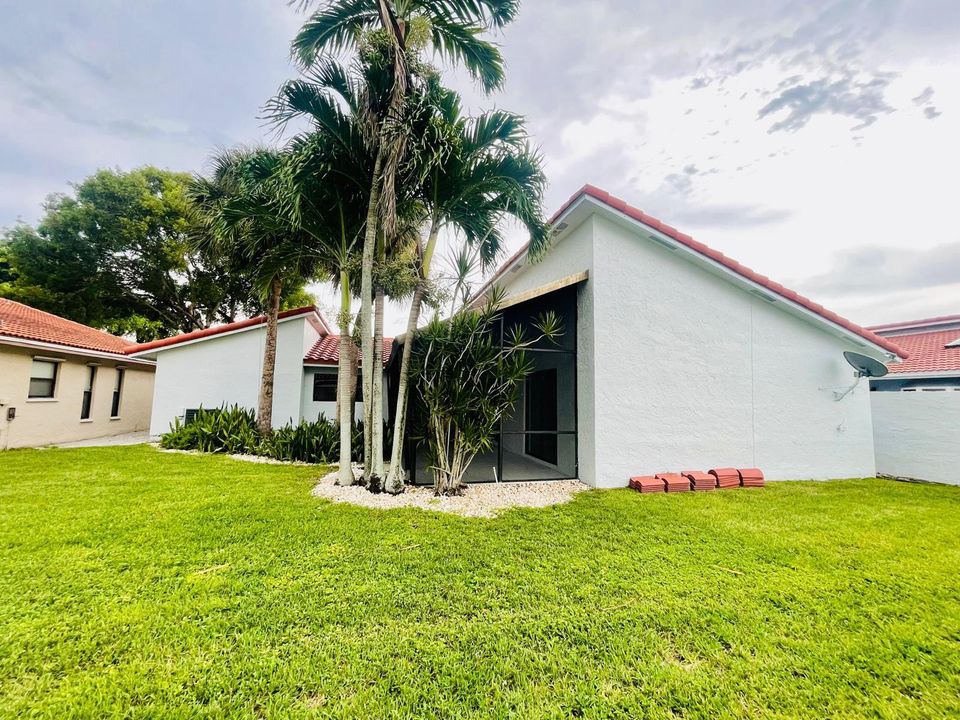 For Sale: $599,000 (3 beds, 2 baths, 1400 Square Feet)