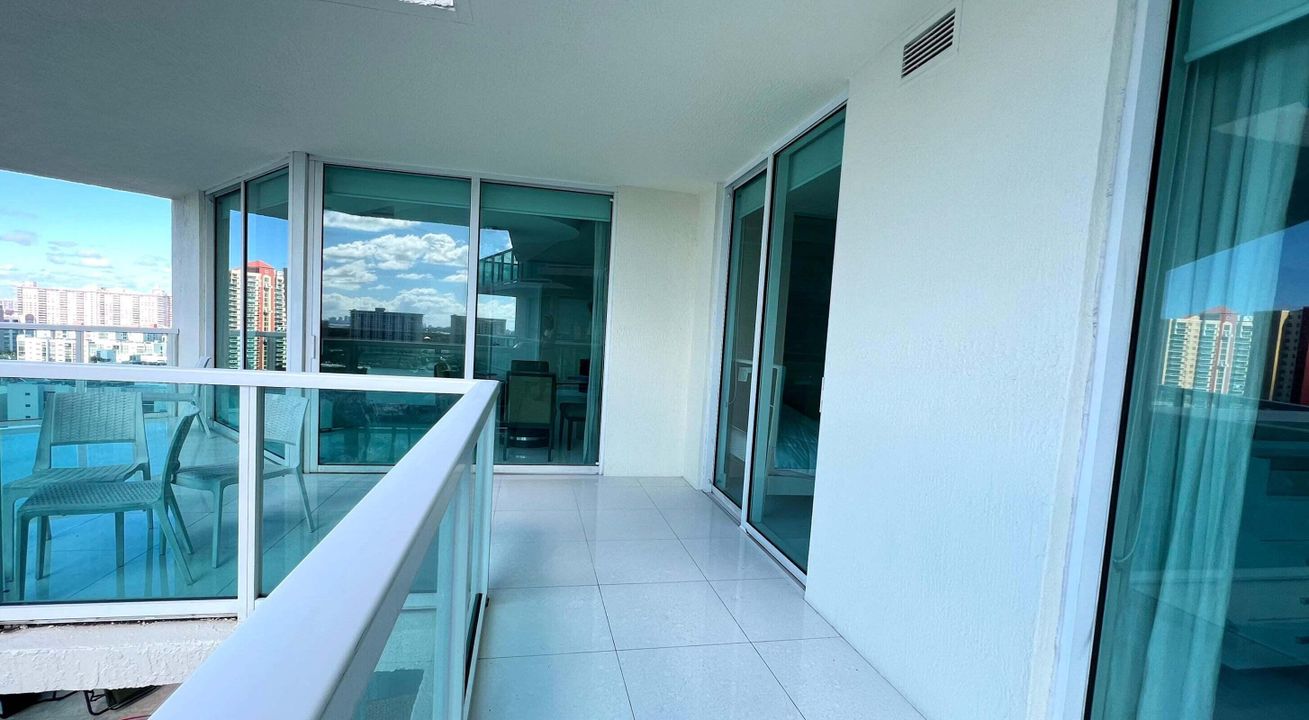 En Venta: $915,000 (3 camas, 2 baños, 1461 Pies cuadrados)