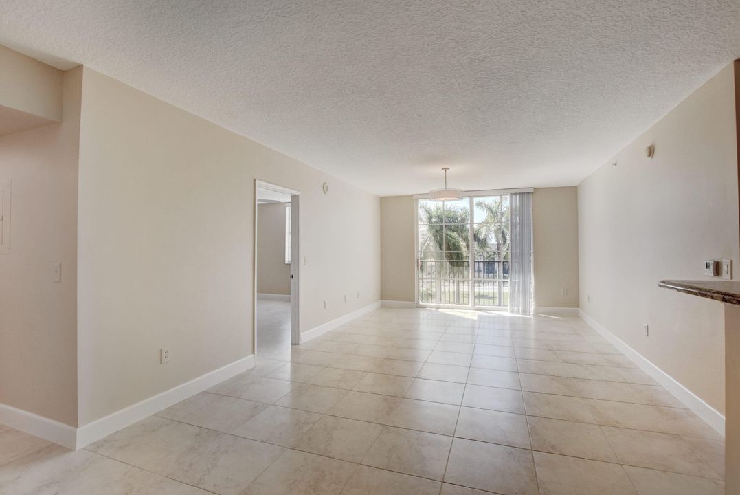 Active With Contract: $2,750 (2 beds, 2 baths, 1066 Square Feet)