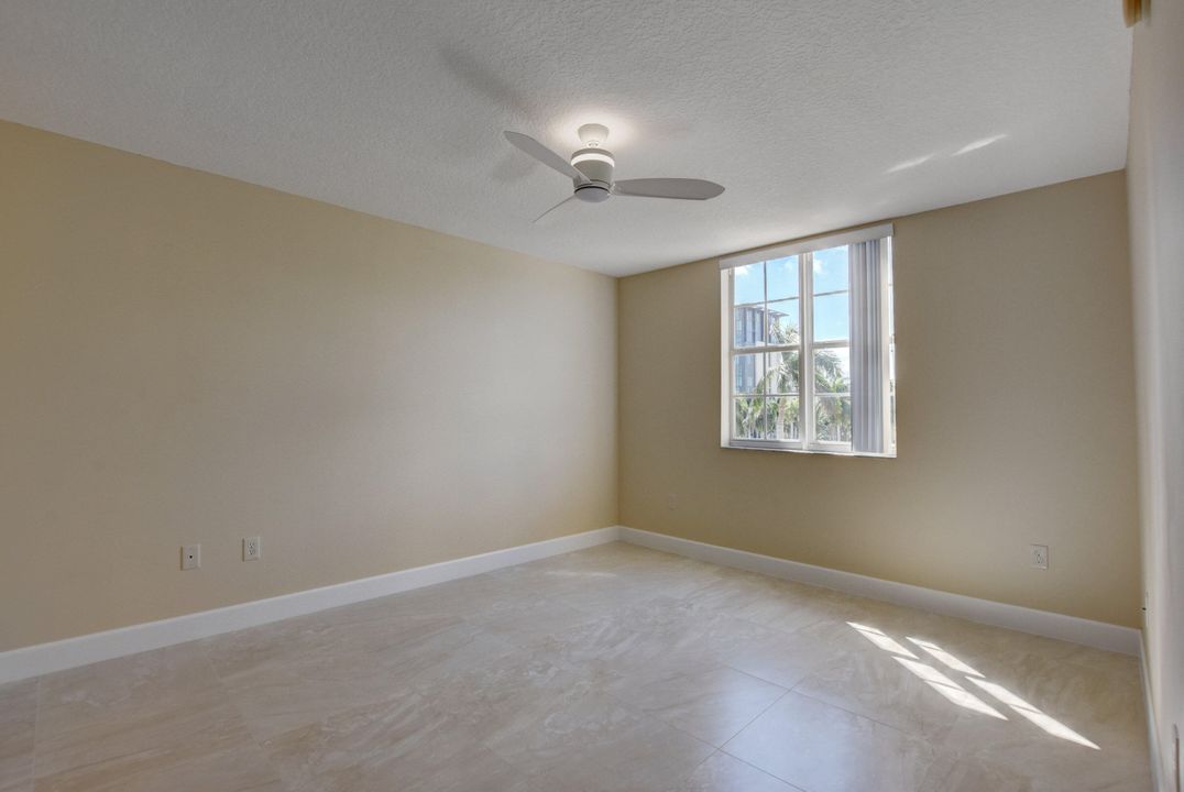 Active With Contract: $2,750 (2 beds, 2 baths, 1066 Square Feet)