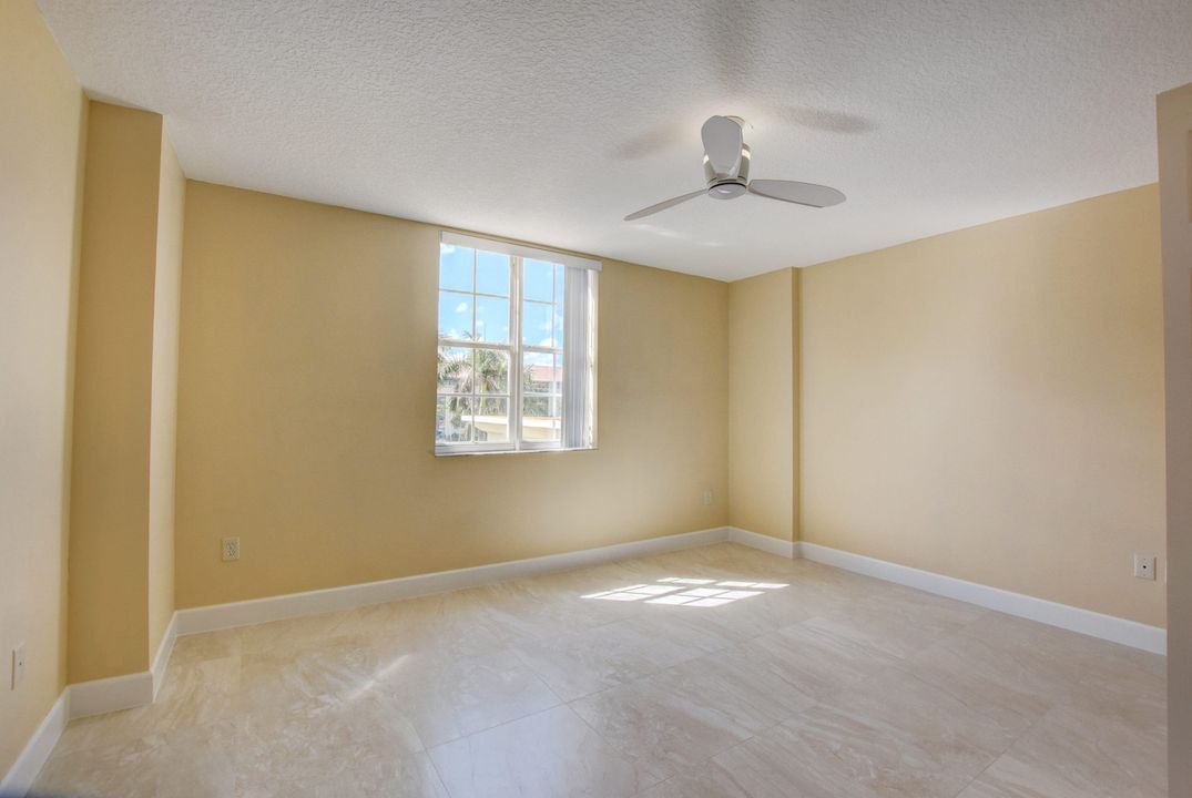 Active With Contract: $2,750 (2 beds, 2 baths, 1066 Square Feet)