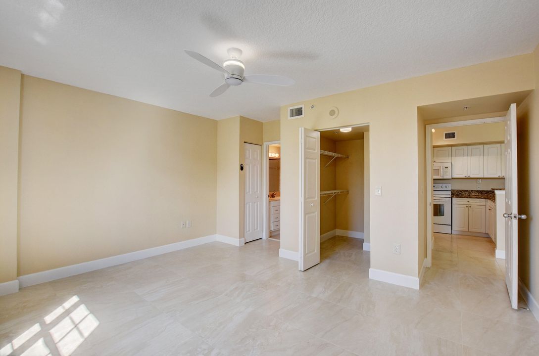 Active With Contract: $2,750 (2 beds, 2 baths, 1066 Square Feet)