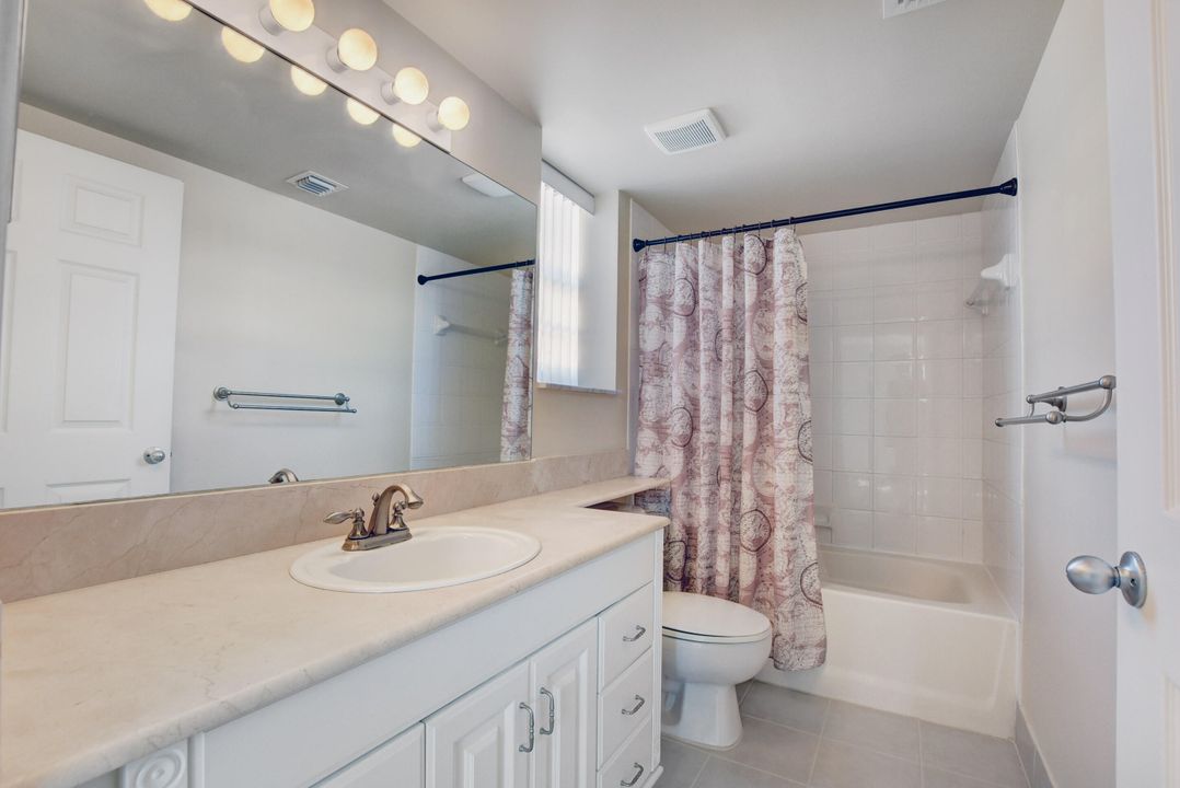 Active With Contract: $2,750 (2 beds, 2 baths, 1066 Square Feet)