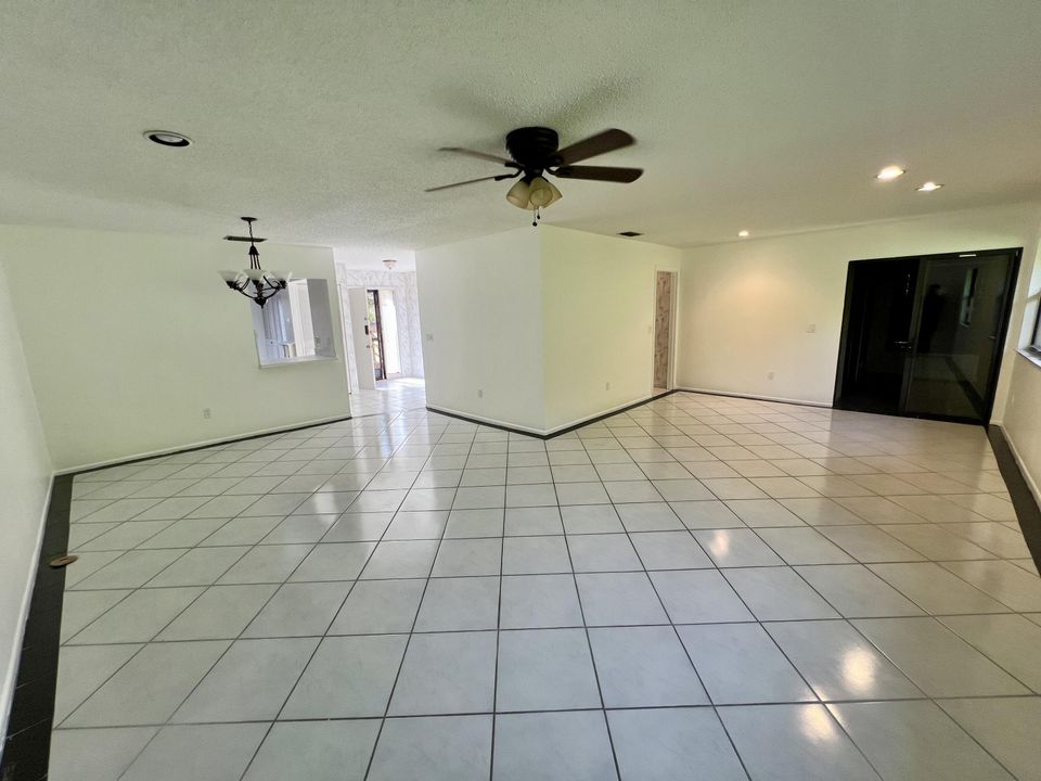 For Sale: $265,000 (2 beds, 2 baths, 1298 Square Feet)