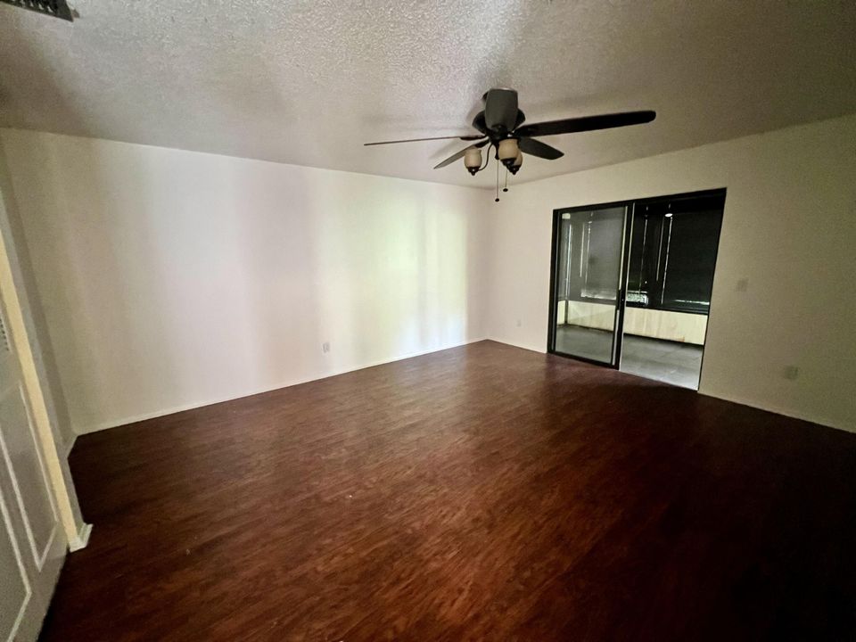 For Sale: $265,000 (2 beds, 2 baths, 1298 Square Feet)