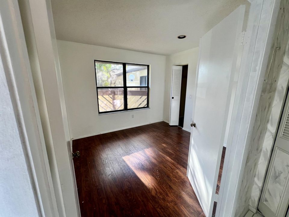 For Sale: $265,000 (2 beds, 2 baths, 1298 Square Feet)