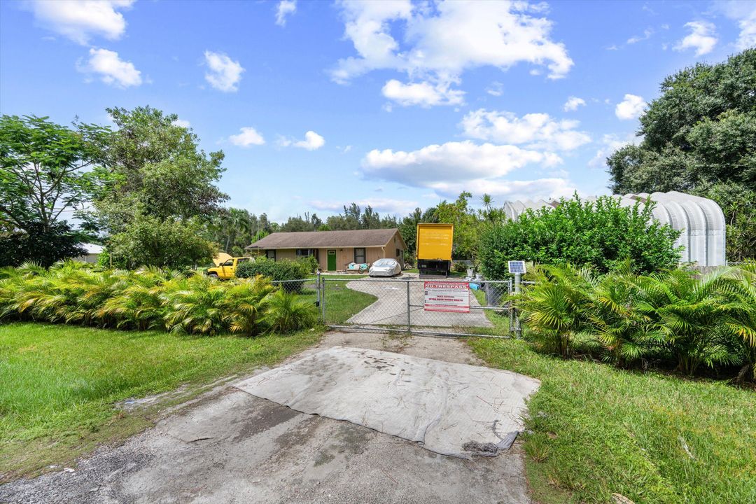 For Sale: $640,000 (4 beds, 2 baths, 1939 Square Feet)