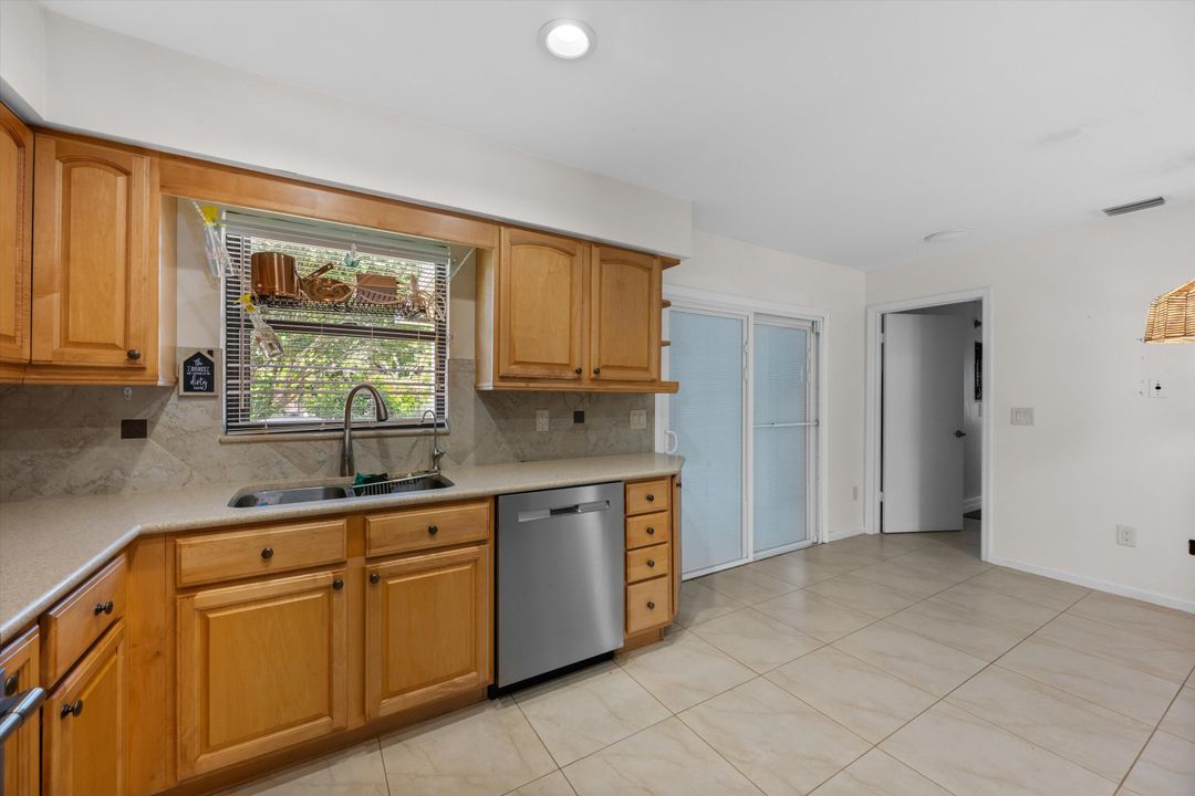 For Sale: $640,000 (4 beds, 2 baths, 1939 Square Feet)