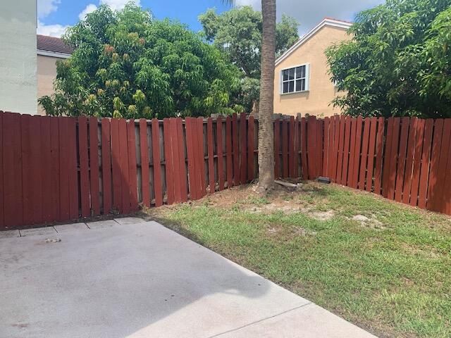 For Rent: $3,400 (4 beds, 2 baths, 1564 Square Feet)