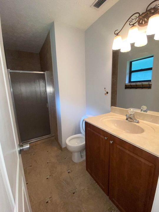 Active With Contract: $1,800 (3 beds, 2 baths, 1113 Square Feet)