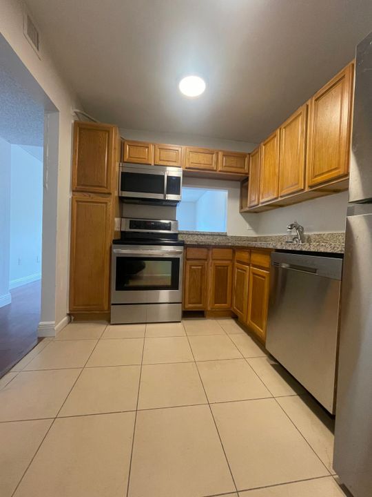 For Rent: $1,680 (1 beds, 1 baths, 725 Square Feet)