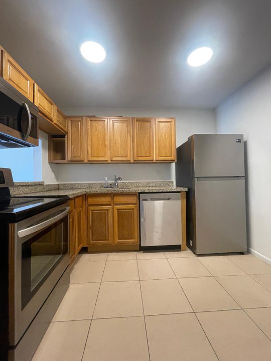 For Rent: $1,680 (1 beds, 1 baths, 725 Square Feet)