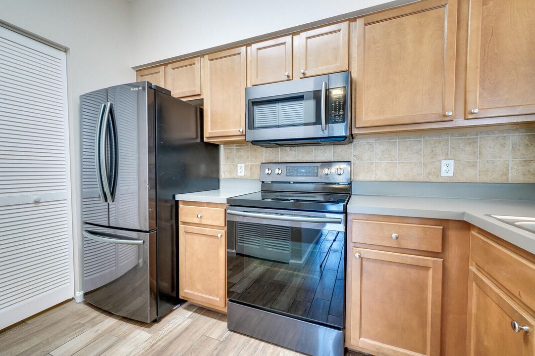 For Rent: $2,100 (1 beds, 1 baths, 604 Square Feet)