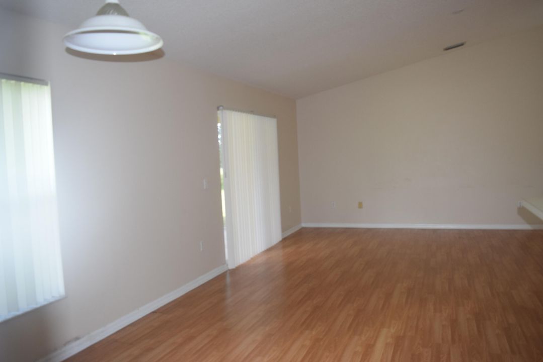 For Rent: $2,300 (3 beds, 2 baths, 1594 Square Feet)