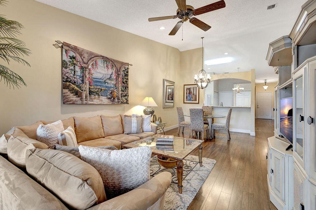 For Sale: $409,900 (2 beds, 2 baths, 1426 Square Feet)