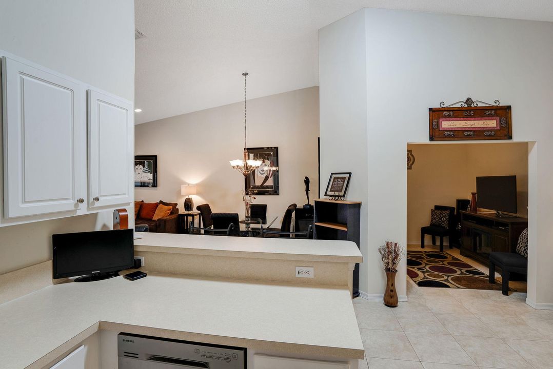 For Sale: $380,000 (2 beds, 2 baths, 1363 Square Feet)