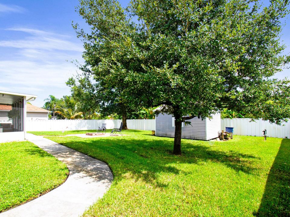 For Sale: $389,000 (3 beds, 2 baths, 1080 Square Feet)