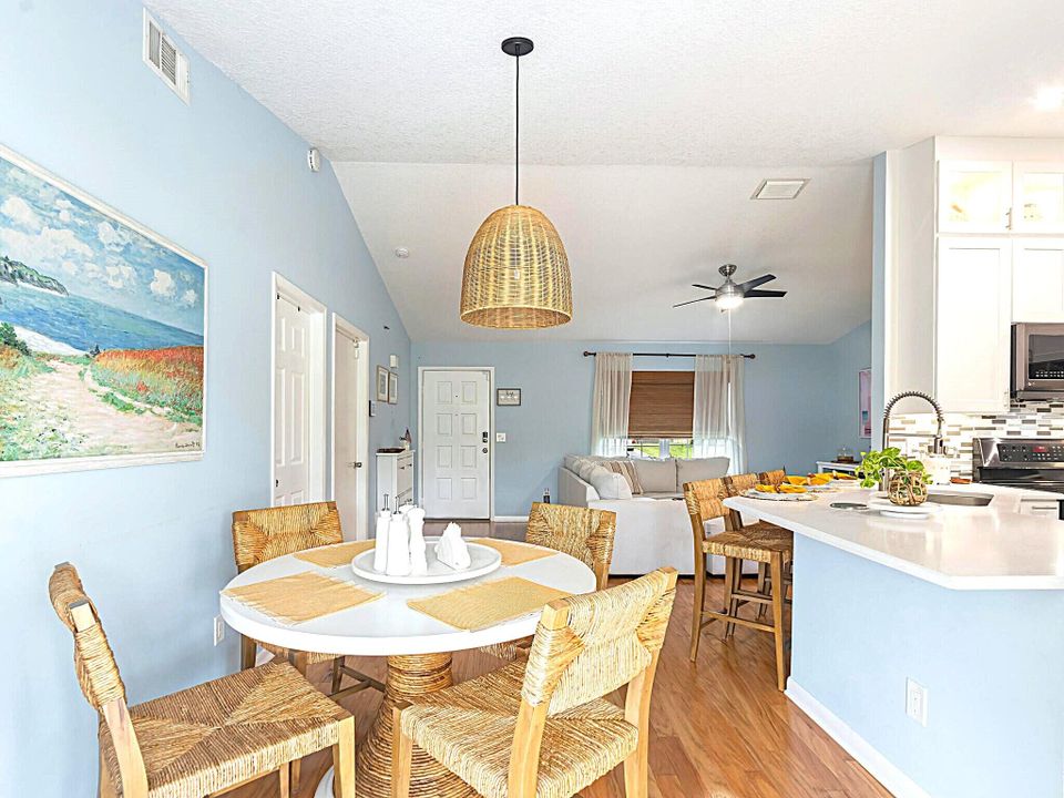 For Sale: $389,000 (3 beds, 2 baths, 1080 Square Feet)