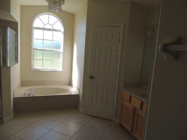 For Rent: $2,300 (3 beds, 2 baths, 2058 Square Feet)