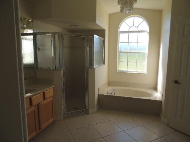 For Rent: $2,300 (3 beds, 2 baths, 2058 Square Feet)