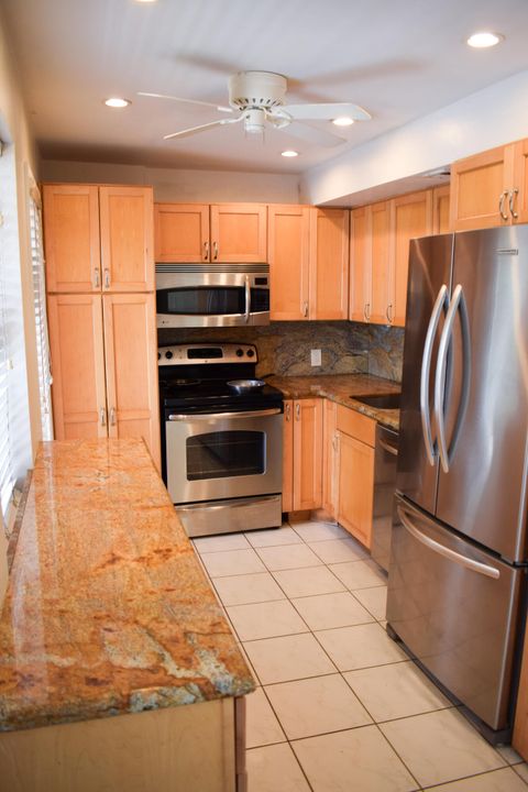 For Sale: $197,500 (2 beds, 2 baths, 1064 Square Feet)