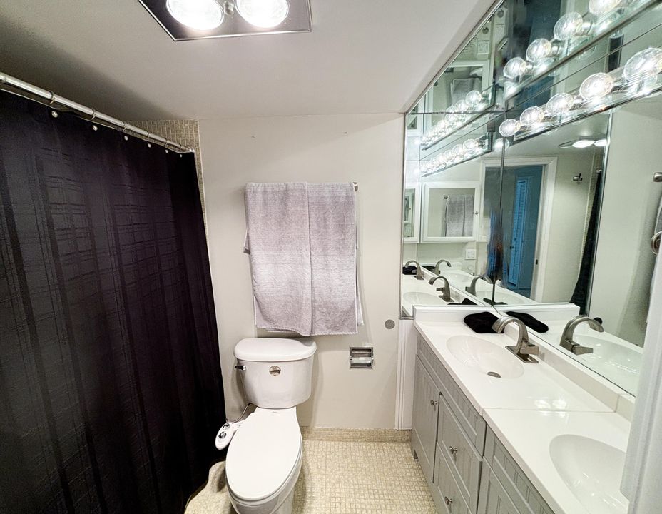 For Sale: $197,500 (2 beds, 2 baths, 1064 Square Feet)