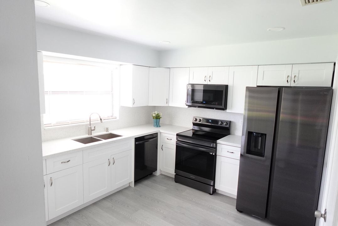 For Sale: $314,900 (2 beds, 2 baths, 1400 Square Feet)