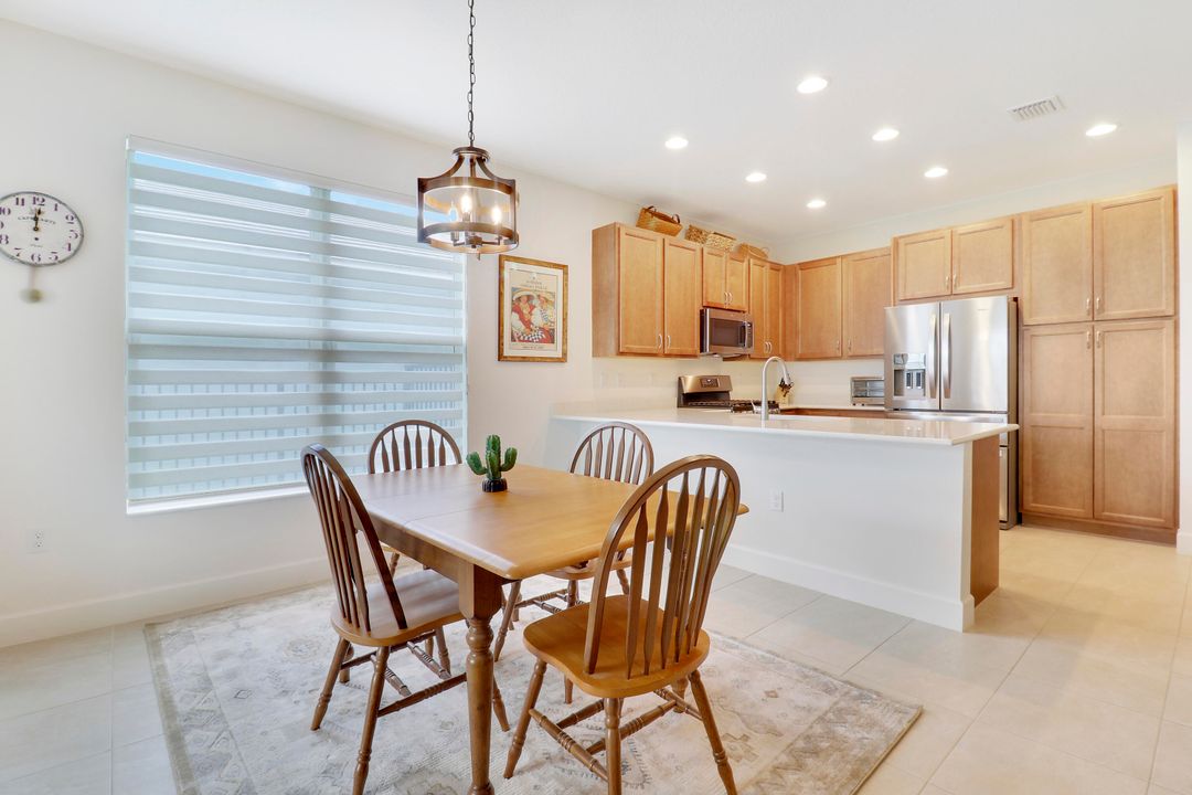 For Sale: $449,000 (2 beds, 2 baths, 1508 Square Feet)