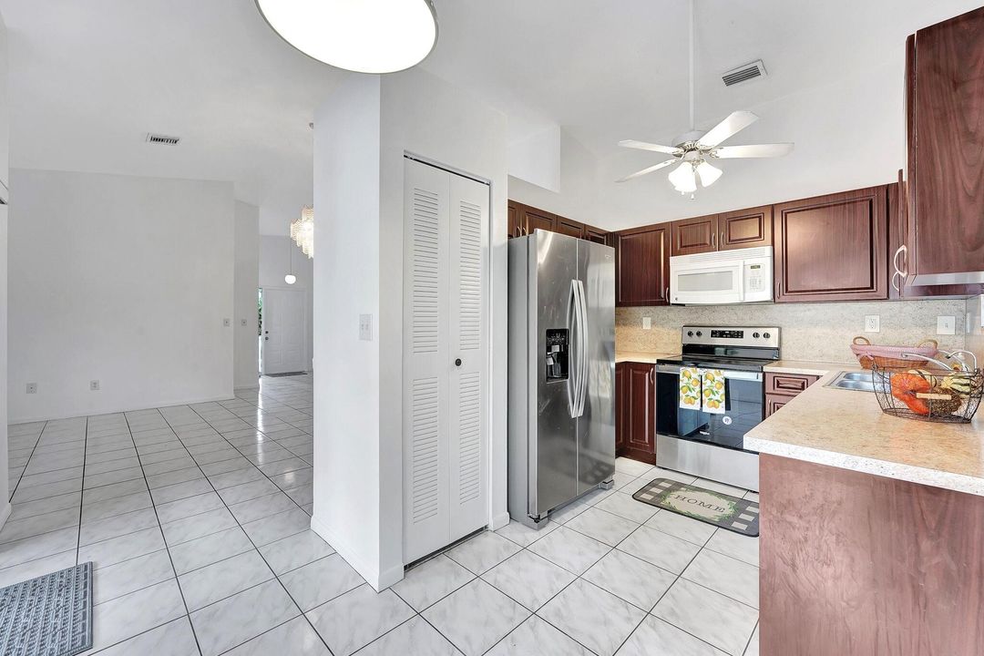 For Sale: $469,000 (3 beds, 2 baths, 1484 Square Feet)