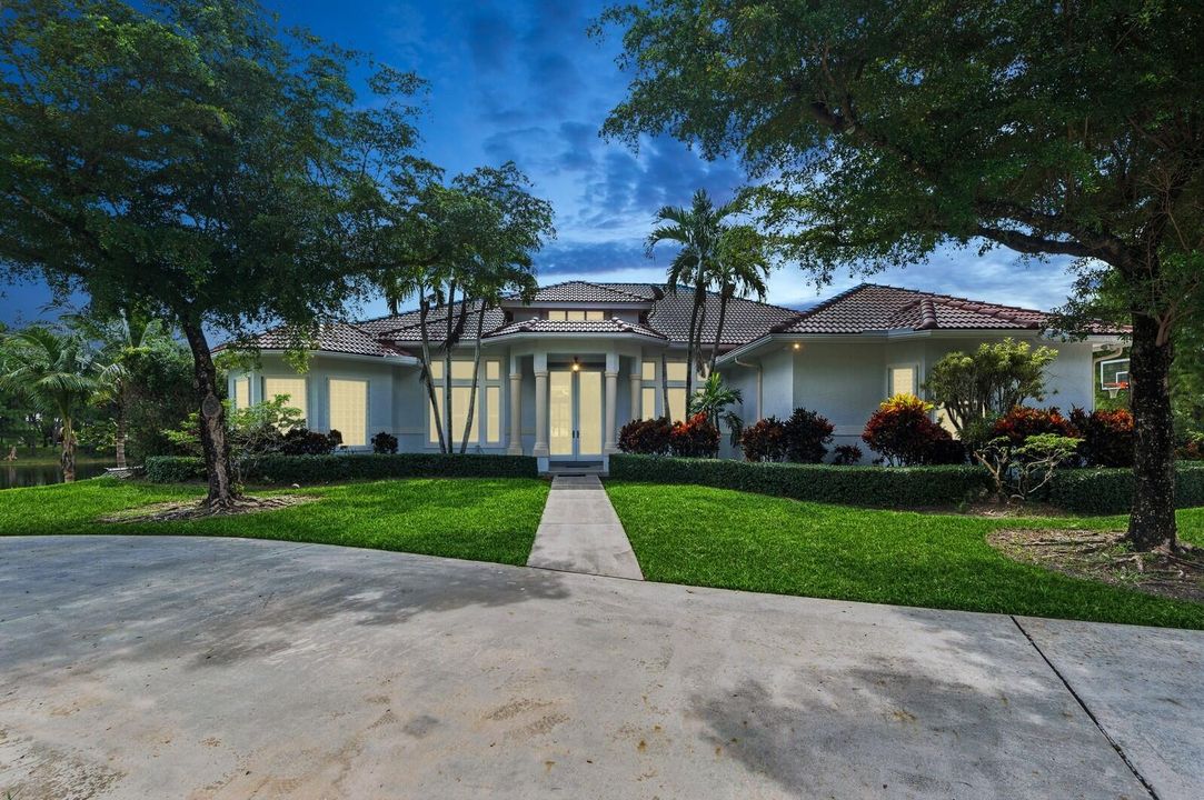 For Sale: $1,950,000 (4 beds, 4 baths, 5031 Square Feet)