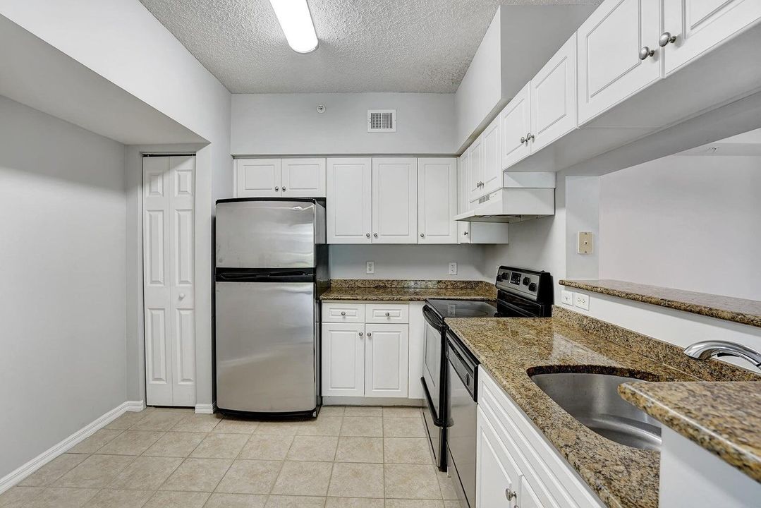 For Rent: $2,500 (2 beds, 2 baths, 1137 Square Feet)