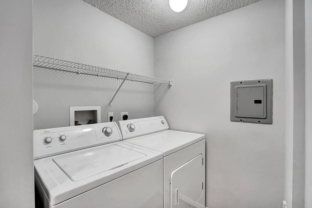 For Rent: $2,500 (2 beds, 2 baths, 1137 Square Feet)