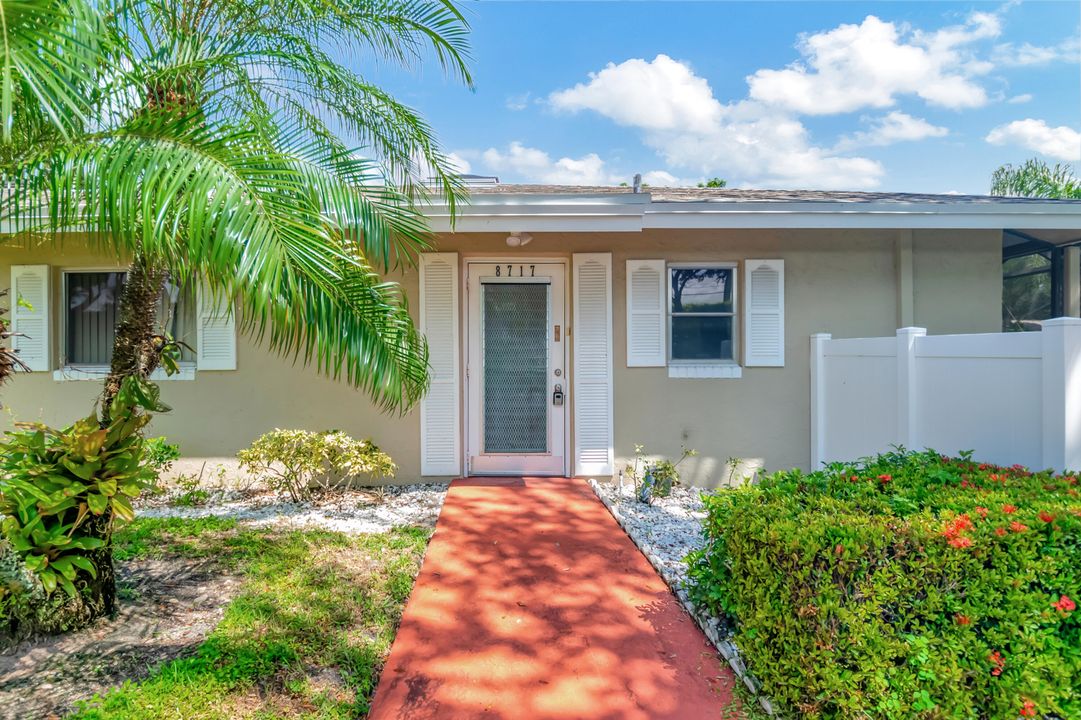 For Sale: $219,900 (2 beds, 2 baths, 1044 Square Feet)