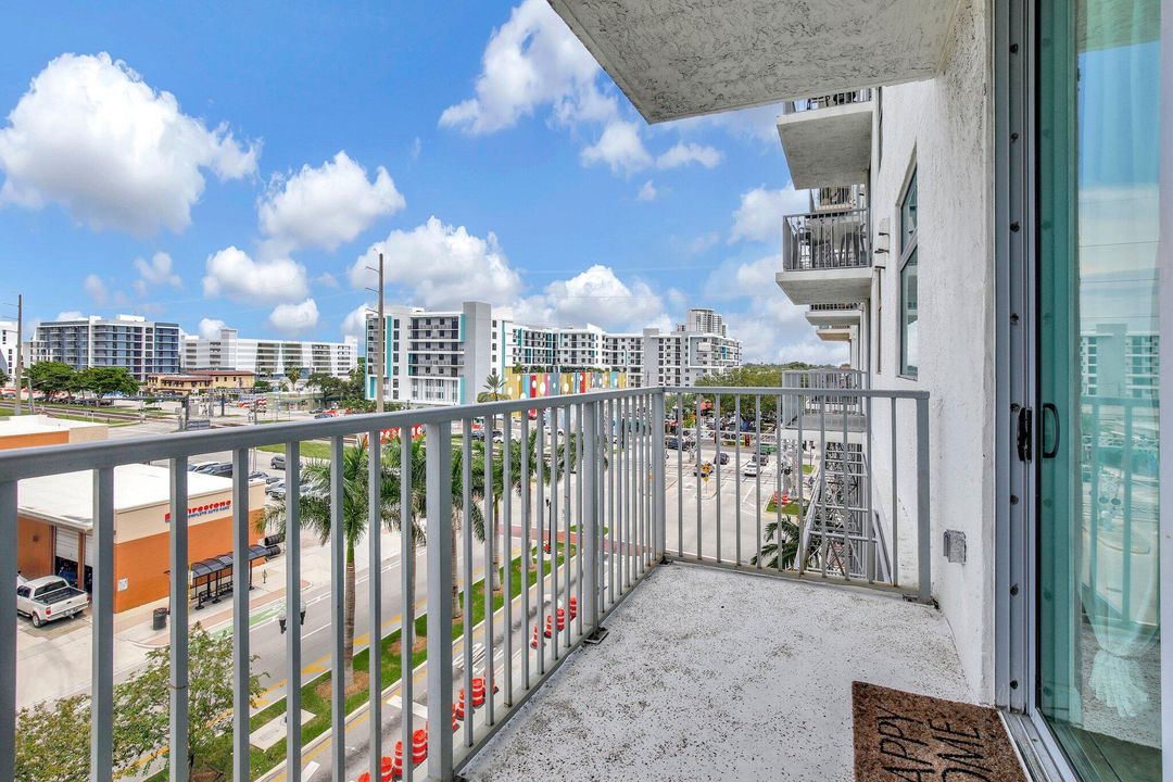 For Sale: $342,000 (2 beds, 2 baths, 1220 Square Feet)