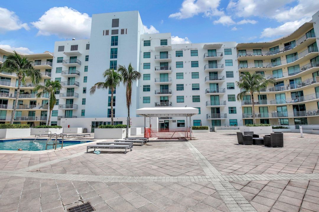 For Sale: $342,000 (2 beds, 2 baths, 1220 Square Feet)