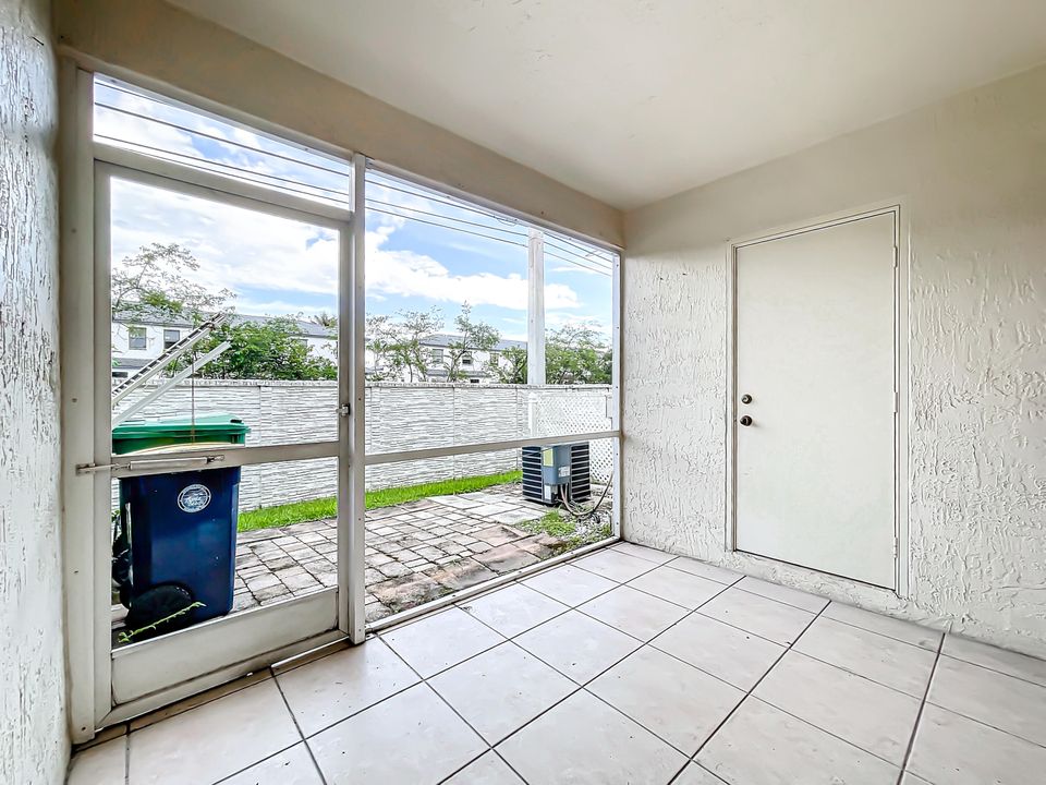 For Sale: $355,000 (2 beds, 2 baths, 1110 Square Feet)