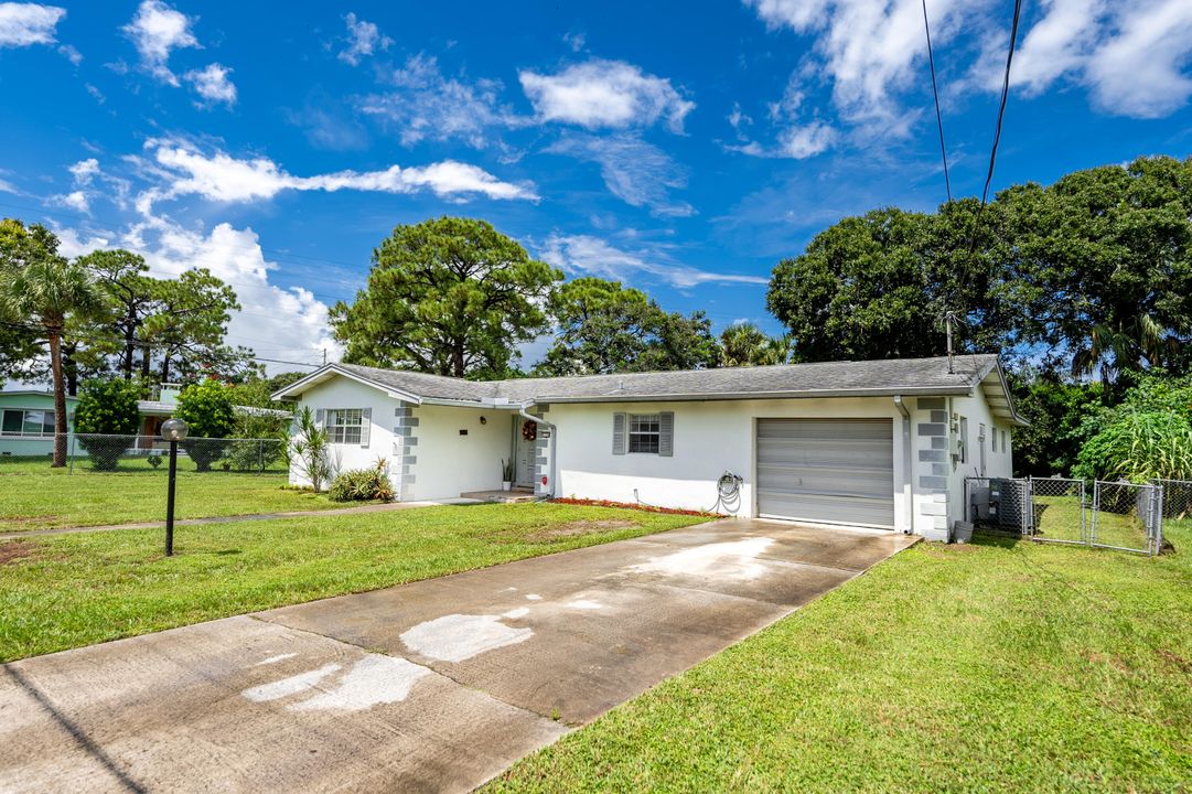 For Sale: $350,000 (3 beds, 2 baths, 1841 Square Feet)