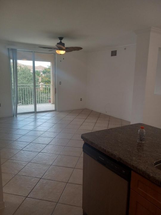 For Rent: $2,600 (3 beds, 2 baths, 1381 Square Feet)