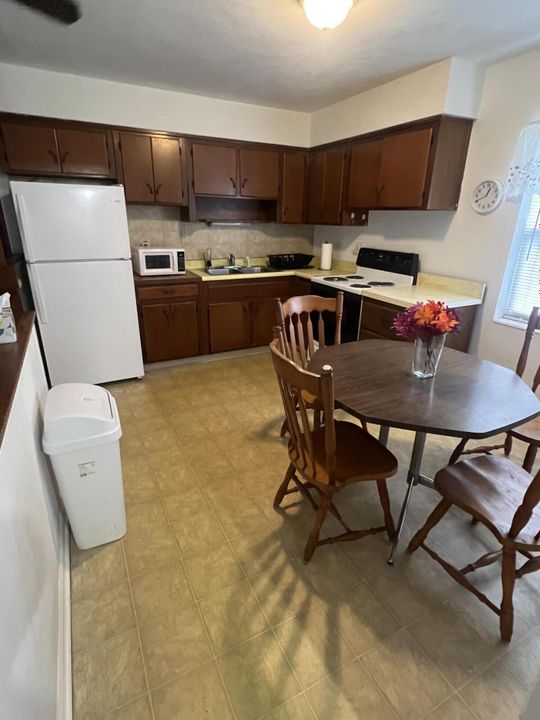 For Rent: $1,950 (2 beds, 1 baths, 780 Square Feet)