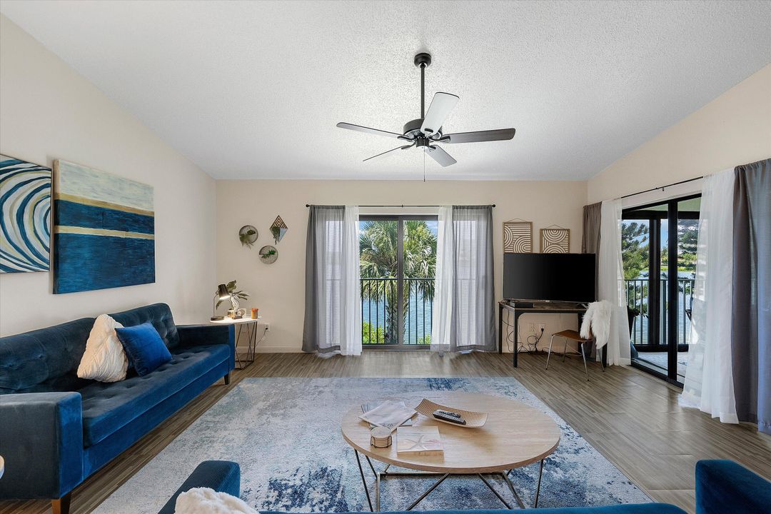 For Sale: $339,900 (2 beds, 2 baths, 1395 Square Feet)