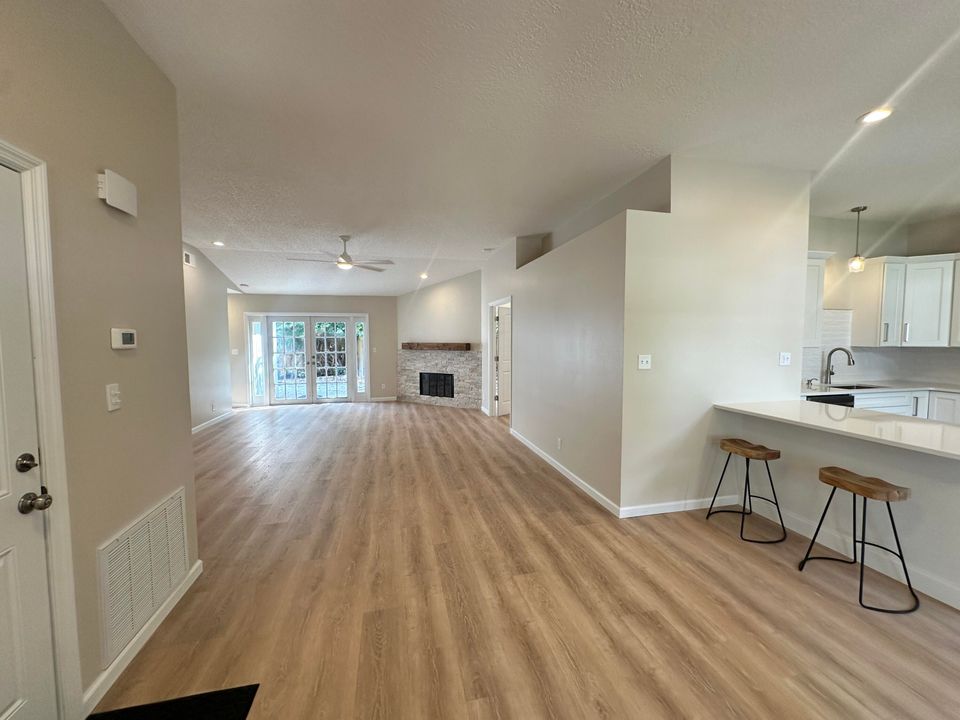 For Sale: $579,900 (2 beds, 2 baths, 1436 Square Feet)